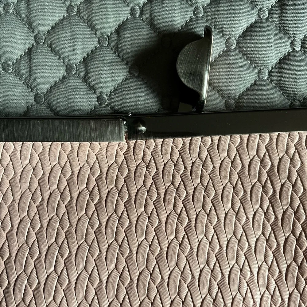 Patricia Nash coral pink clutch: crossbody - Picture 6 of 10